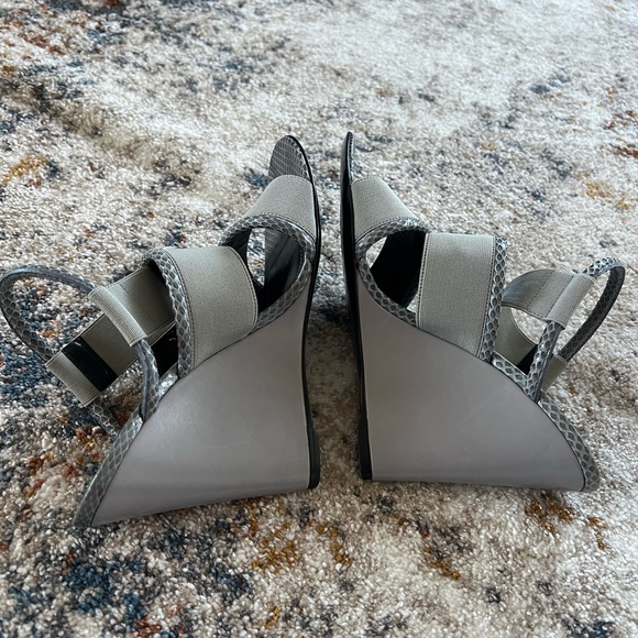 Balenciaga Tess S.Cuoio Wedge Sandal in Gray - Picture 4 of 7